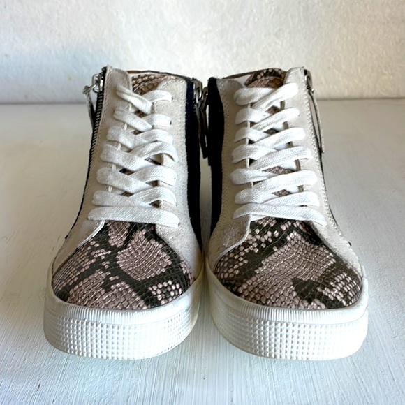 Dolce Vita Zonya Sneakers - Picture 3 of 5